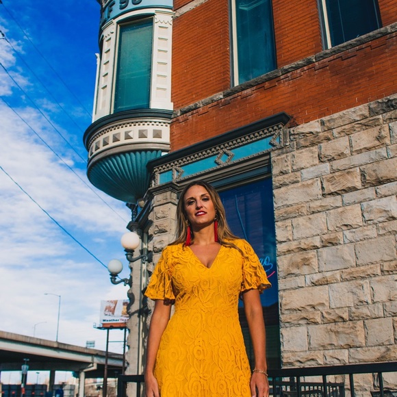 Yellow lace dress - Picture 2 of 2